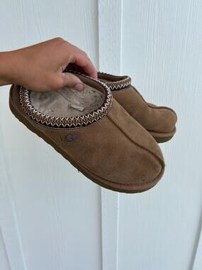 UGG Slippers Women's 9